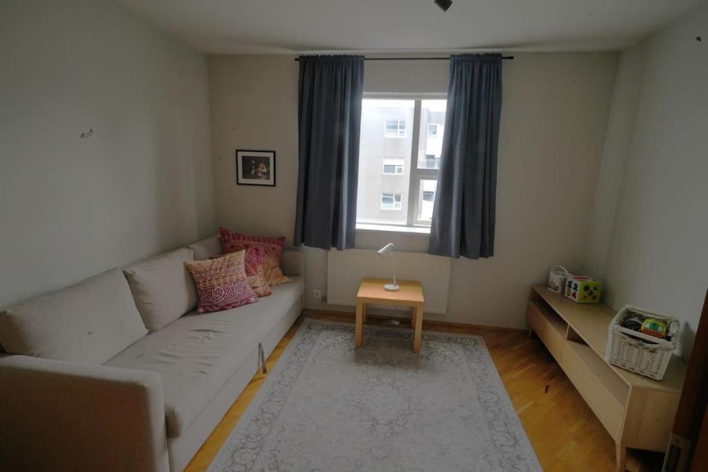 Apartment Beautiful With Patio In *