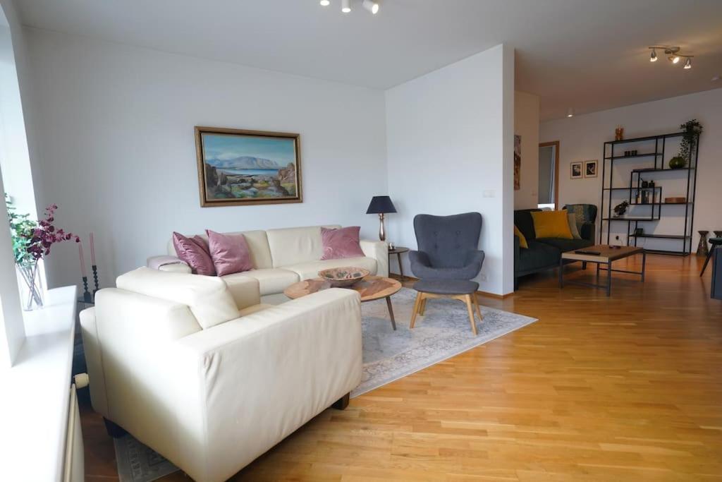 Beautiful With Patio In Apartment