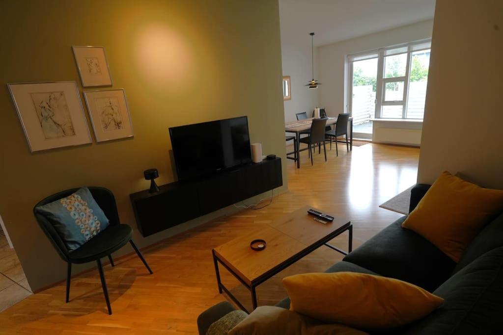 Beautiful With Patio In Apartment Reykjavik